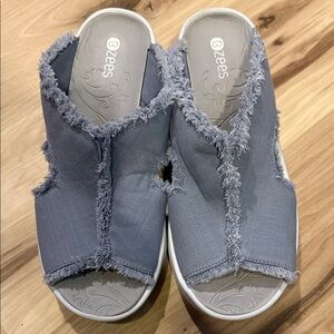 Bzees Blue-Gray serendipity, washable Fringe Slip-On wedge